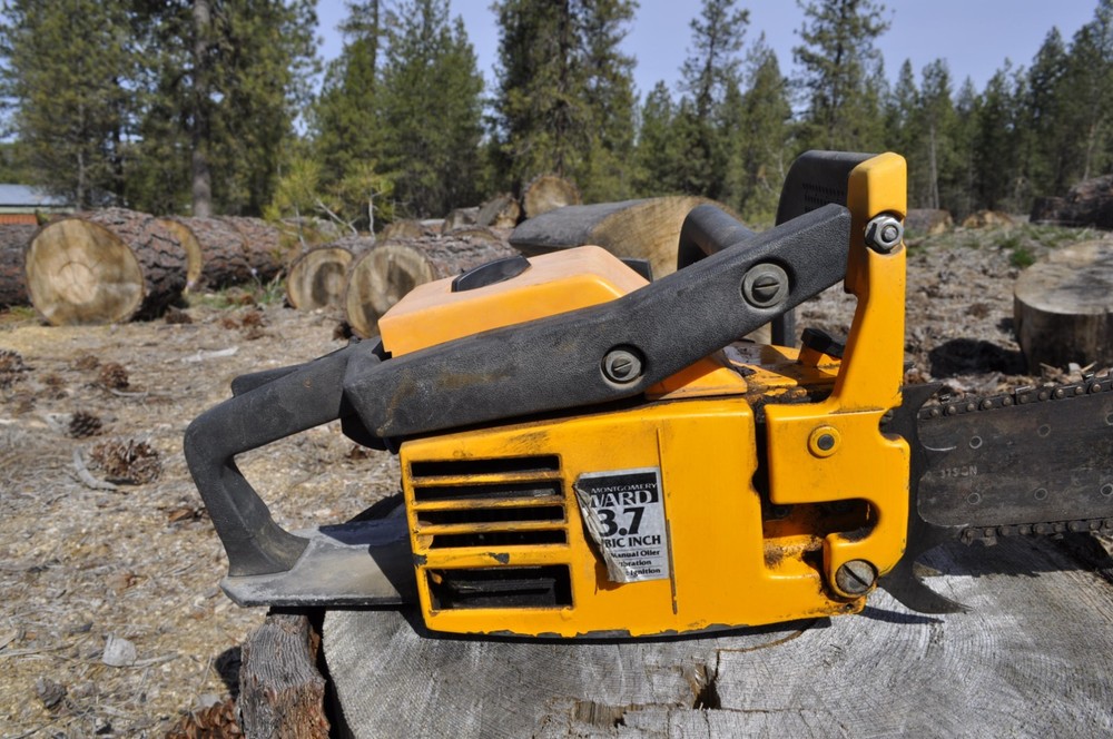 Mongomery wards 3.7 chainsaw, great compression