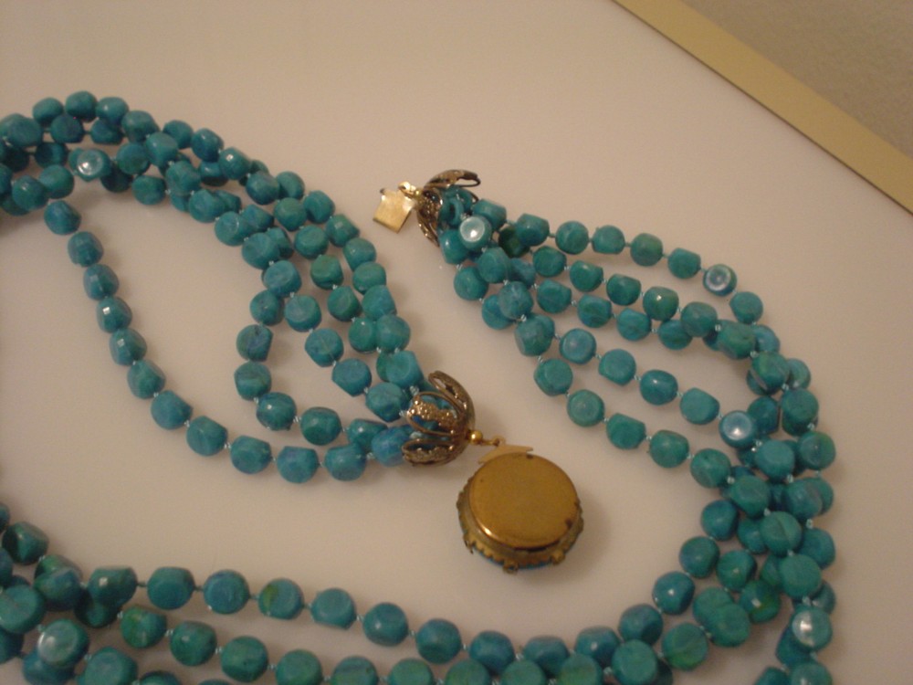green plastic bead 24" long necklace multistrand 5 strands