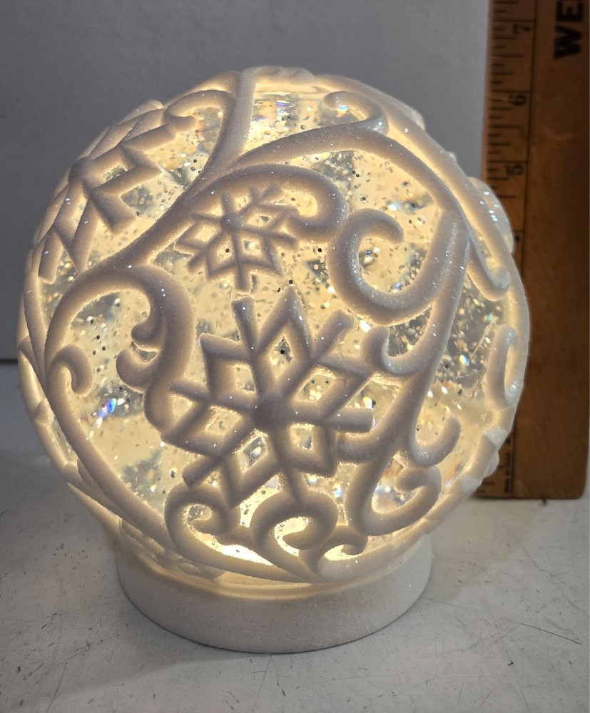 Christmas Snowflake Snow Globe Water Globe 6"