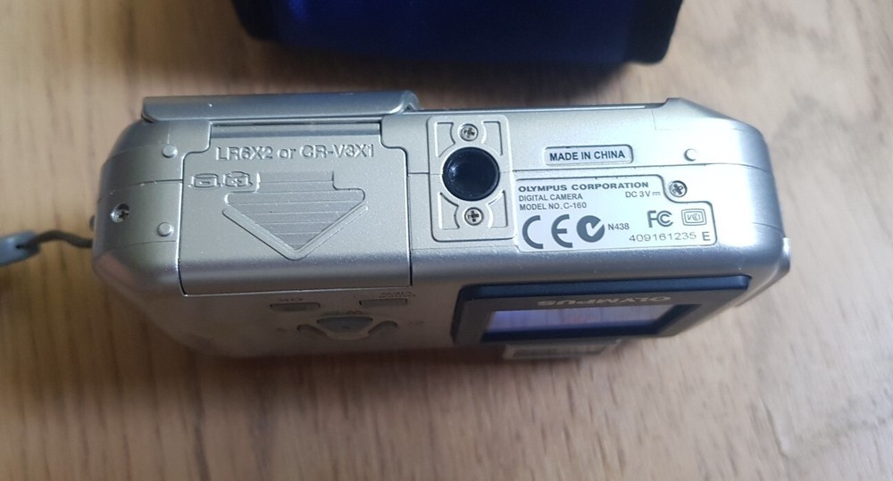 Olympus Camedia C-160 Compact Digital Camera 3.2MP Silver VGC Tested Case