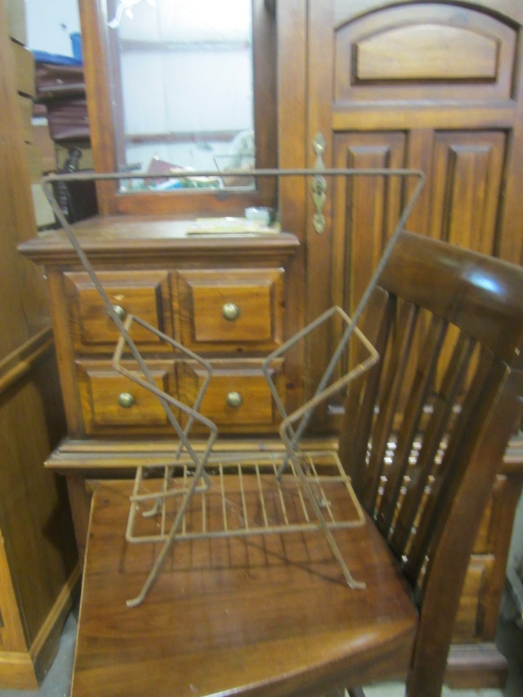 RECORD/MAGAZINE RACK, METAL, UNUSUAL DESIGN