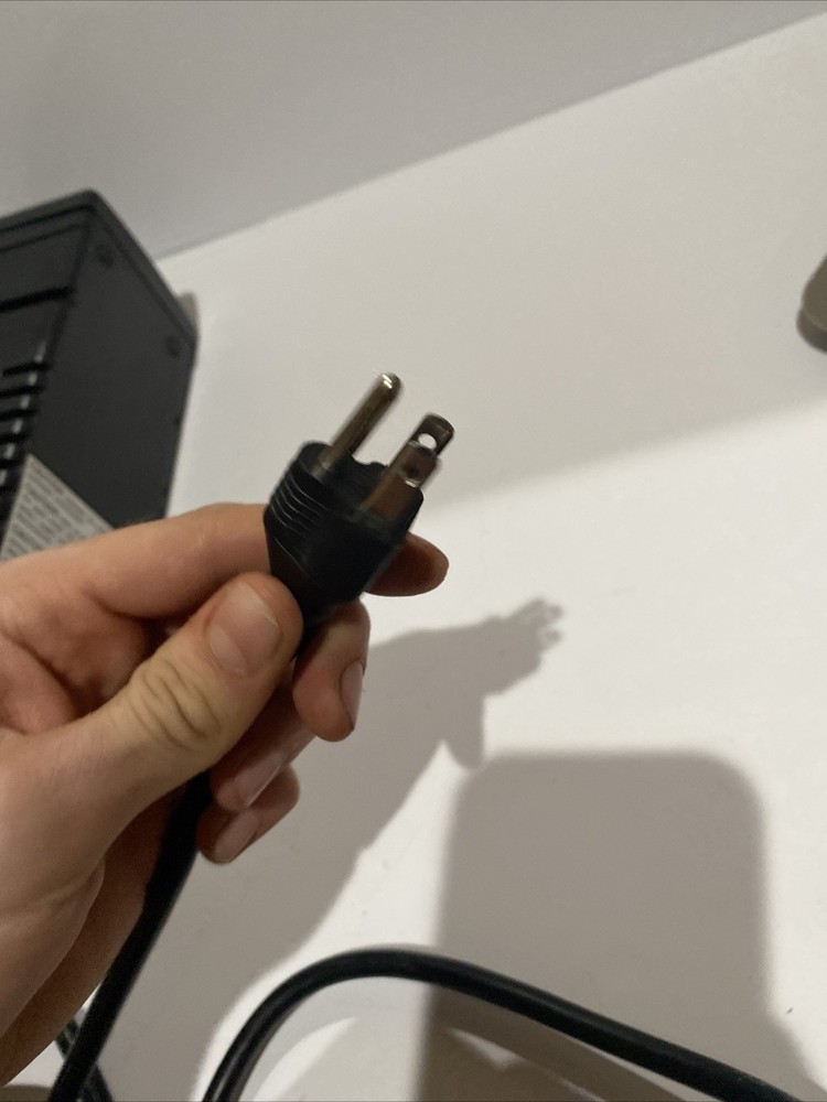 PCM Powercom Black Knight Pro BNT-600AP *Doesn’t Work*