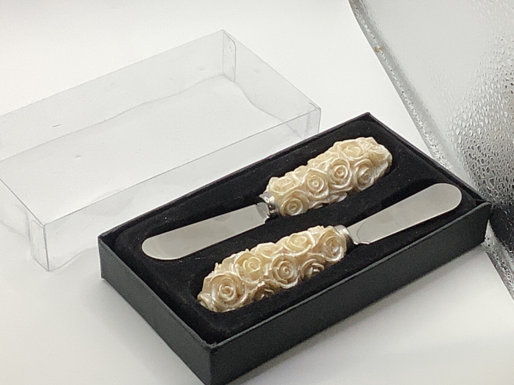 Spreader Cheese Wedding Acrylic Roses With A Satin Finish
