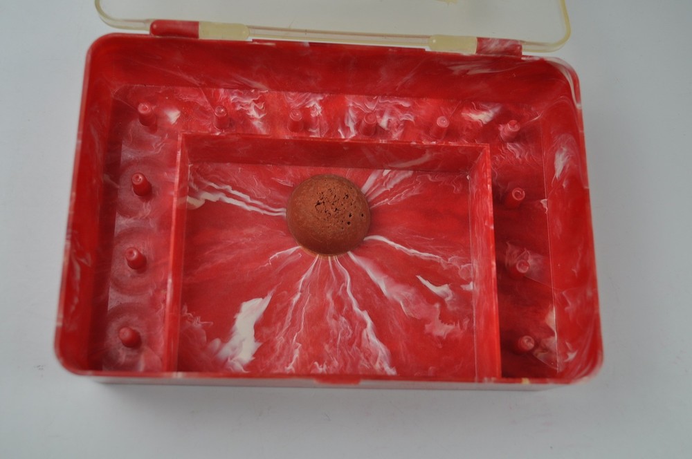 Vintage Plastic Sewing Box Unbranded Red and White