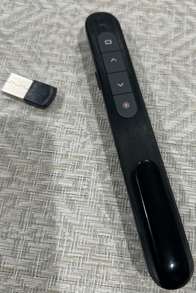 Presentation Clicker Wireless Remote Use 1 AAA Battery Red Light Pointer