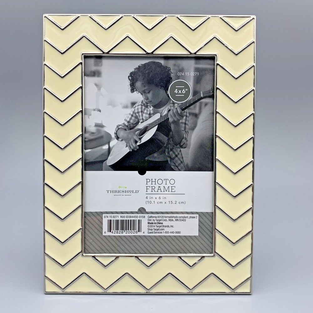 Enamel Photo Frame Chevron Pattern Silver & Cream Off White by Threshold 4x6 NOS