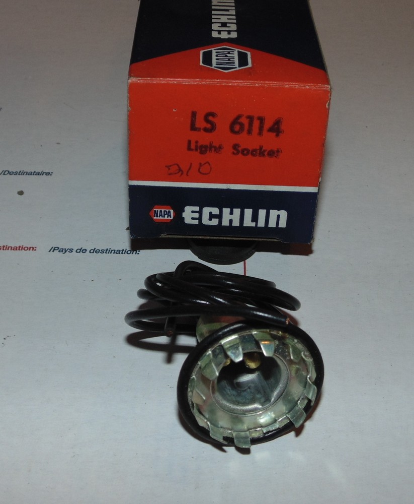 NAPA ECHLIN LIGHT SOCKETS NOS