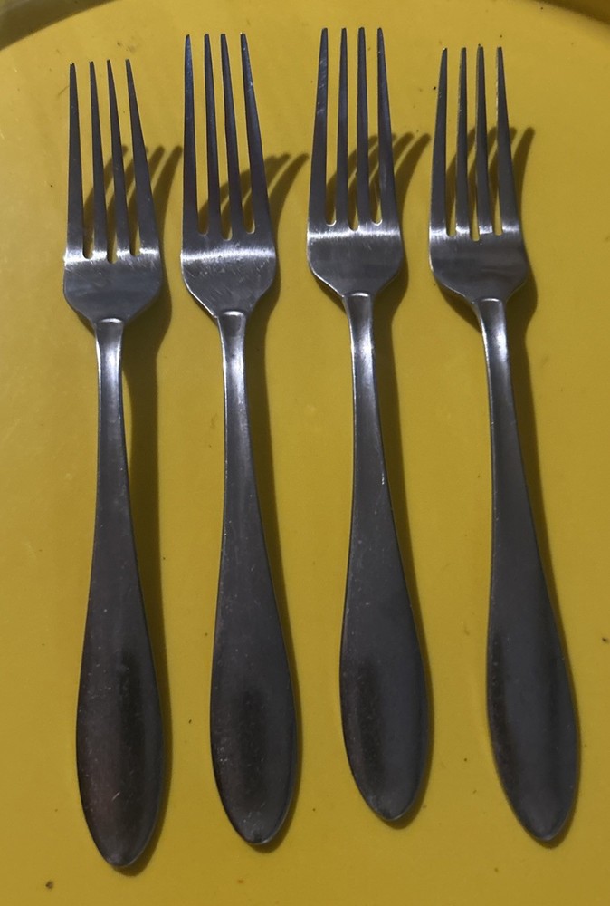 4 Dinner Forks 8 1/8” Cambridge Silversmiths Hailey Stainless Flatware