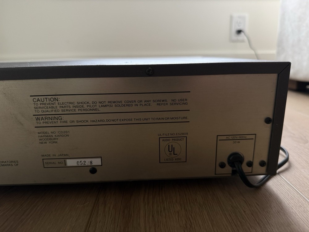 Harmon/Kardon CD 201. Ultrawideband Linear Phase Cassette. Powers On Clean