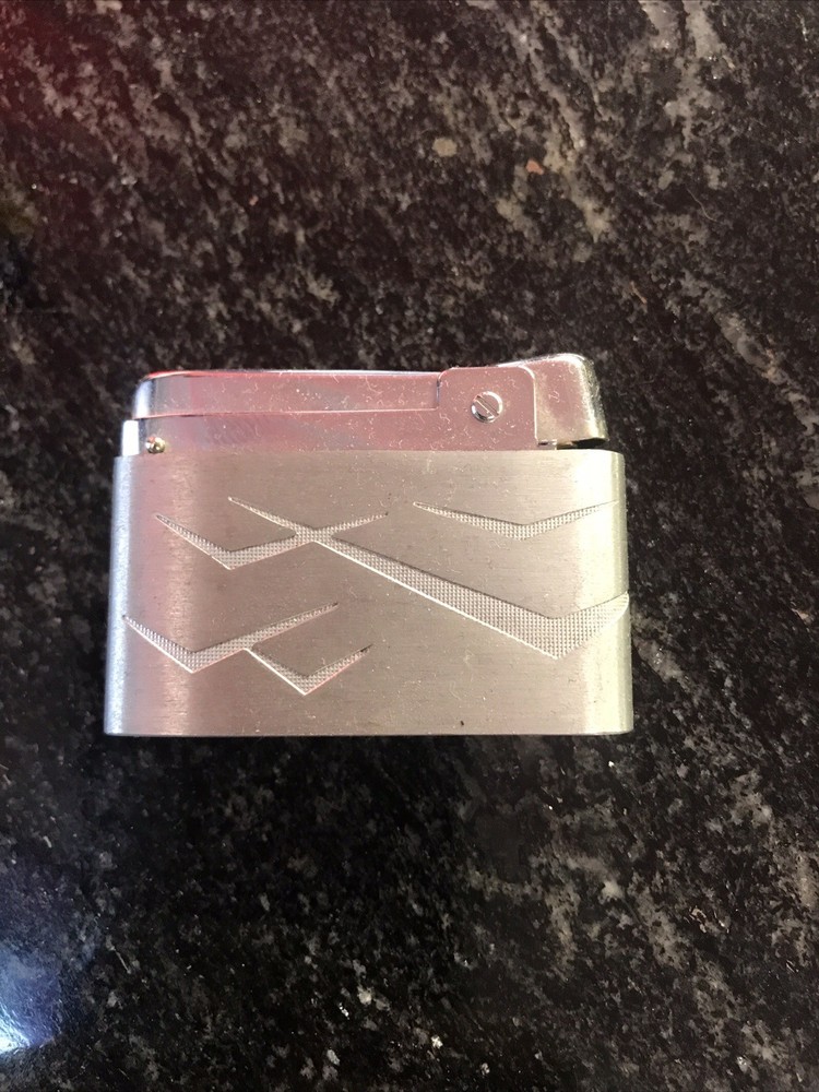 Vintage Bentley Etched Cigarette Lighter