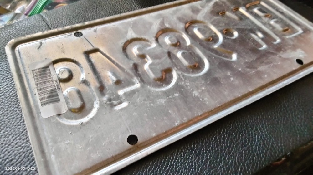 Connecticut License plate BM.98348 - Constitution State