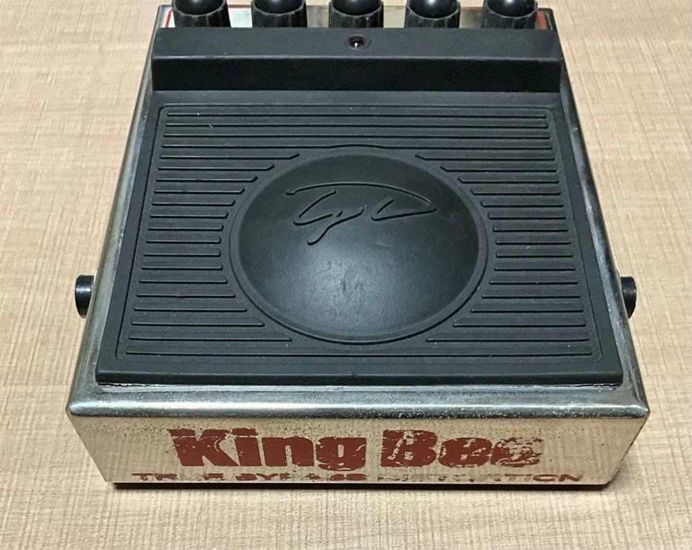 George Dennis King Bee Distortion 623316
