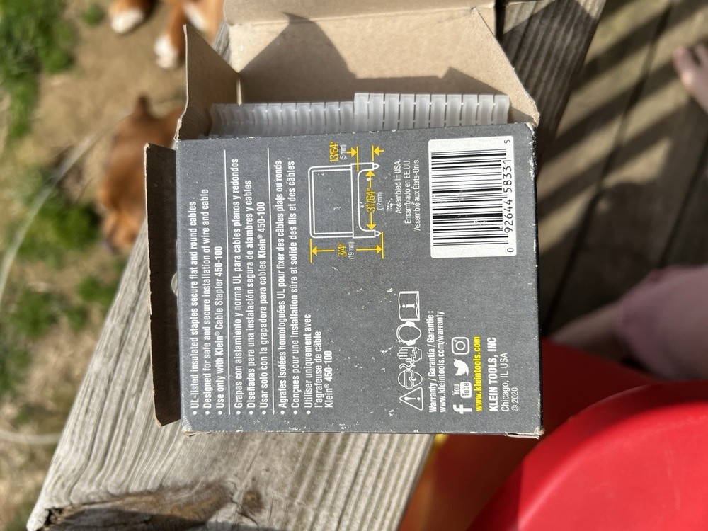 Klein Tools Cable Staples 11/32” 19/32” 2 Pack