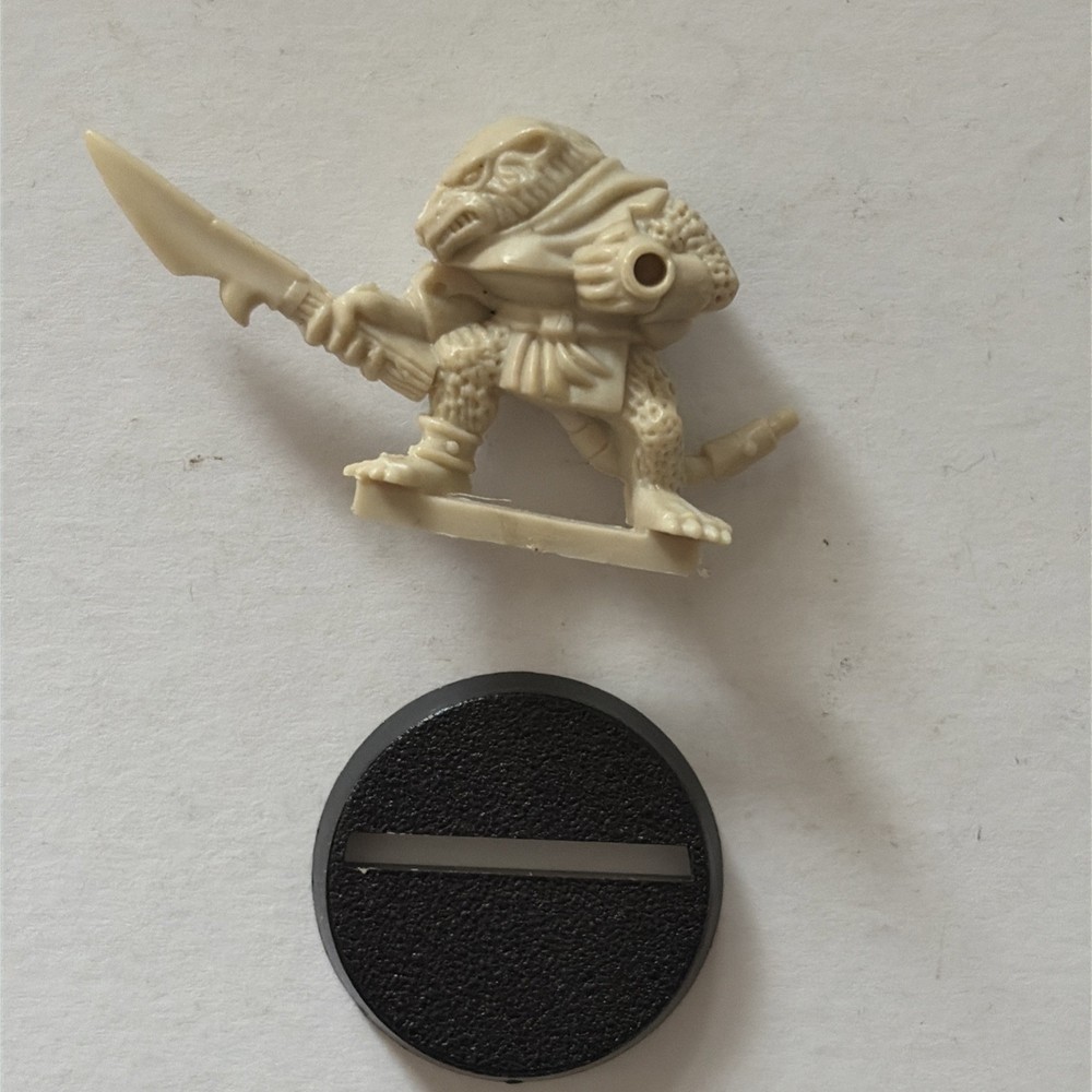 Advanced Heroquest figure Skaven (D) Without Shield