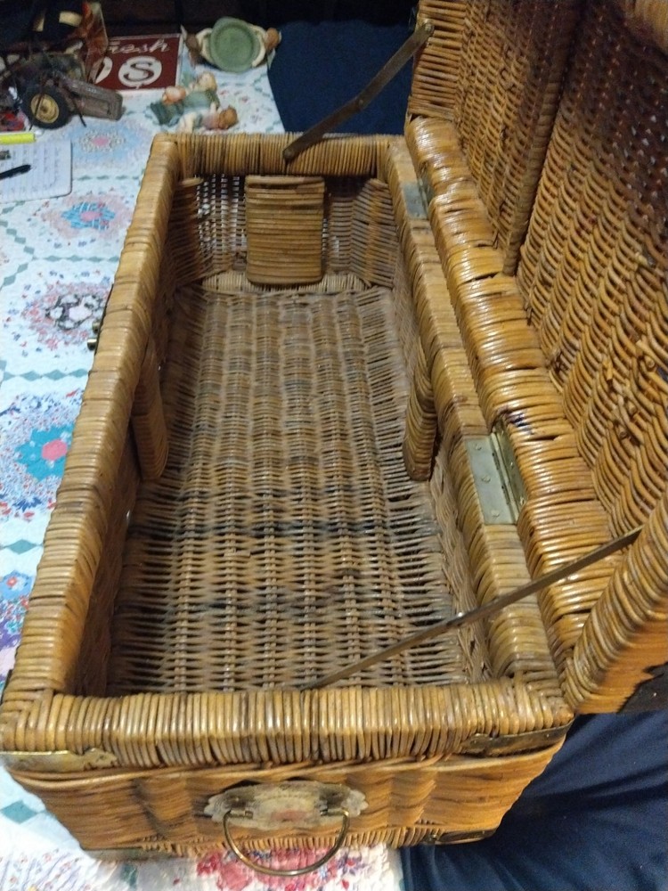 Vintage Wicker Chinoiserie