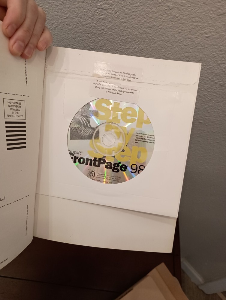 Microsoft Frontpage 98 UPGRADE CD-ROM Retail Box