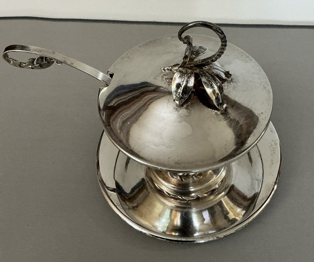 Three Crowns Silversmiths, Royal Hickmann, "Ingrid" Silverplate covered dish
