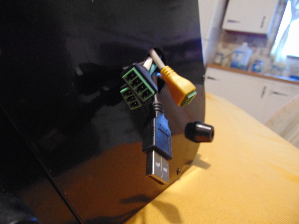 Ikio Dynamic Detection Display Temperature Scanner Kiosk with Table Stand