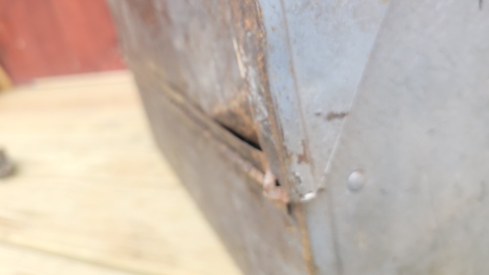 Kennedy Toolbox 1018 Cantilever Toolbox ( needs work ) sold as is