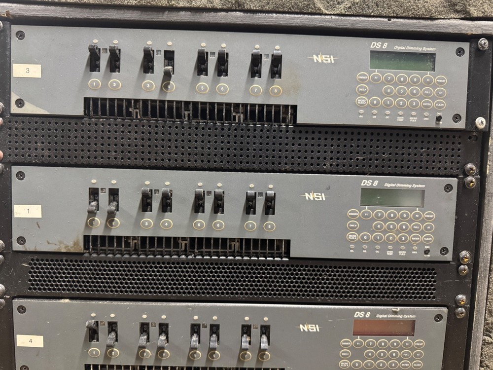 NSI LEVITON DS 8 8 CHANNEL DIMMER PACK