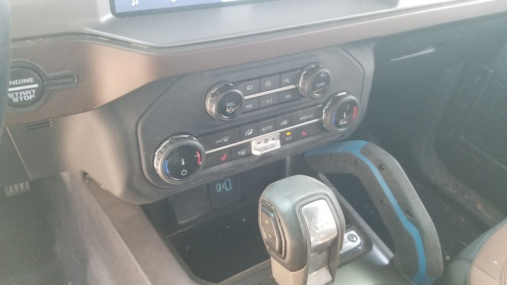 22 FORD BRONCO 2.3L LOWER AIR SHUTTER