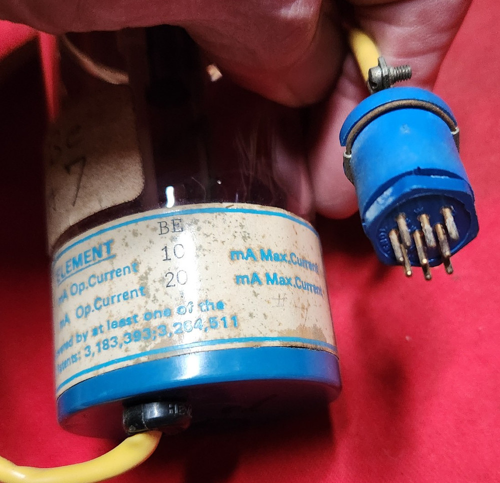 PERKIN ELMER INTENSITRON Lamp Be Cathode spectrometer 02w6