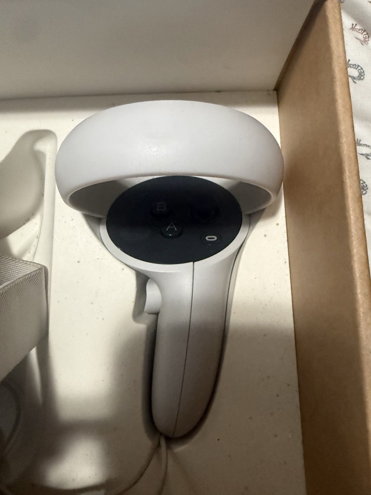 Oculus Quest 2 Virtual Reality Headset White with Controllers Tested Working