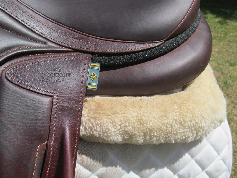17.5" DEVOUCOUX ENARA jumping saddle(CRYSTALS)-(INCLUDES ACCESSORIES) 2024 MODEL