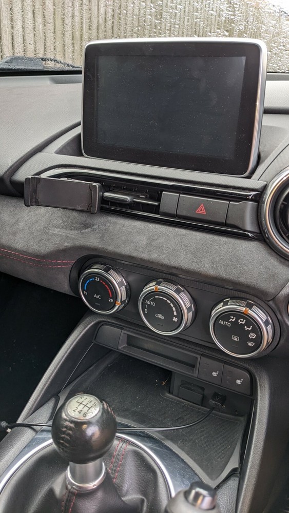 Fiat 124 Spider Vent Phone Holder
