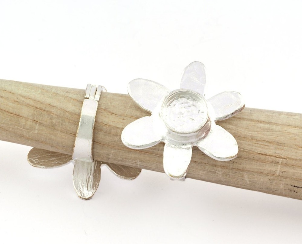 Daisy Flower Ring ,Adjustable,Round Blank Bezel Setting-Shiny Silver Plated 5349