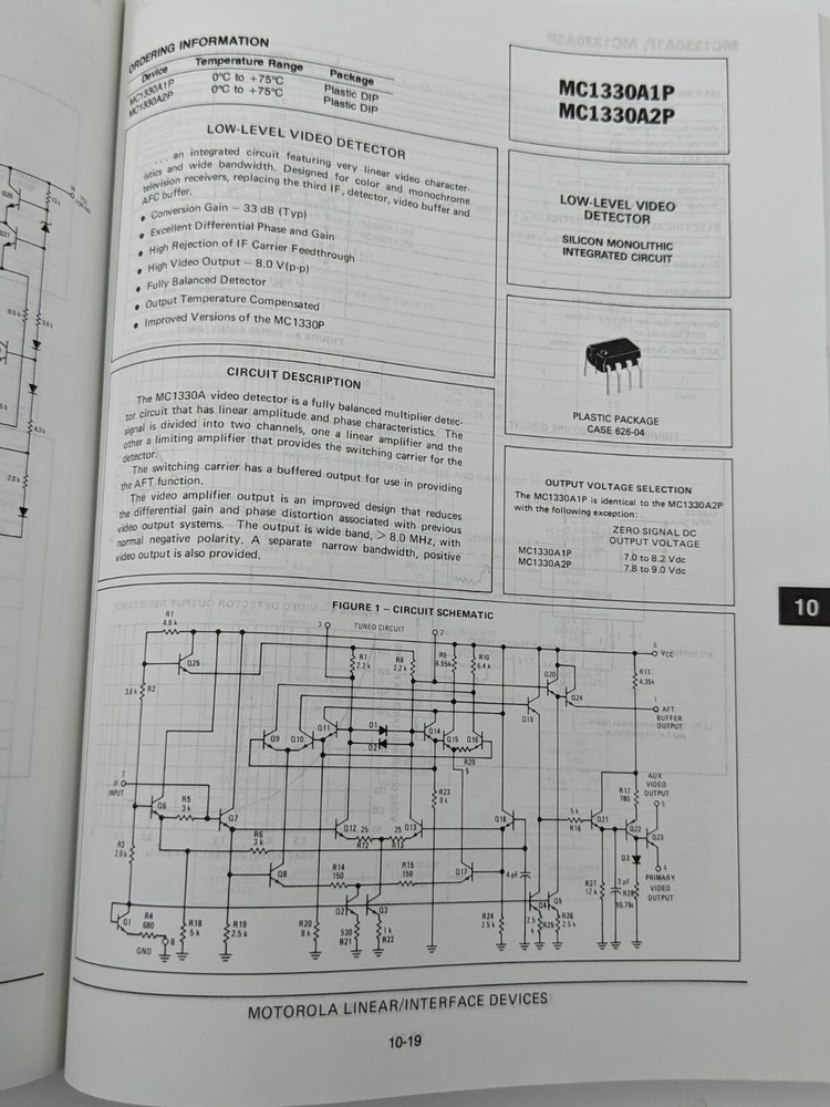 1983 Motorola Linear and Interface Integrated Circuits Book, Very Clean, DL128