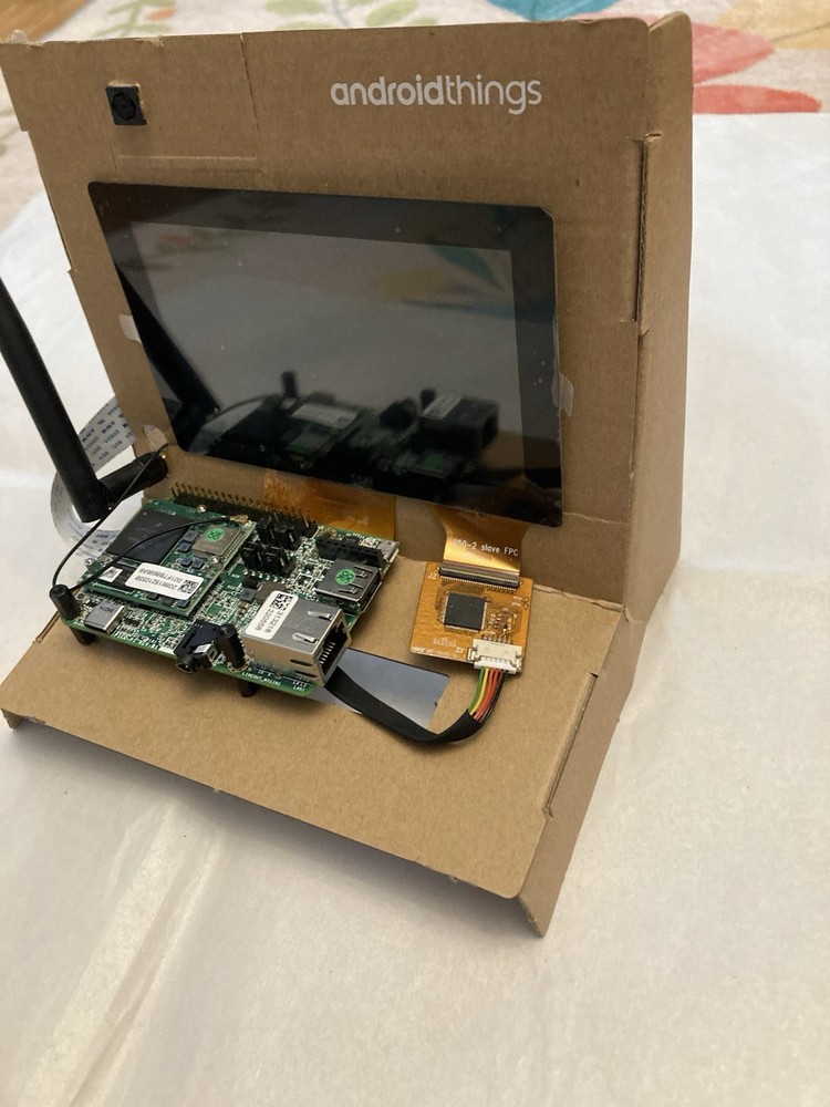 Google Android Things Developer Kit, Cardboard computer, 5" LCD touch-screen