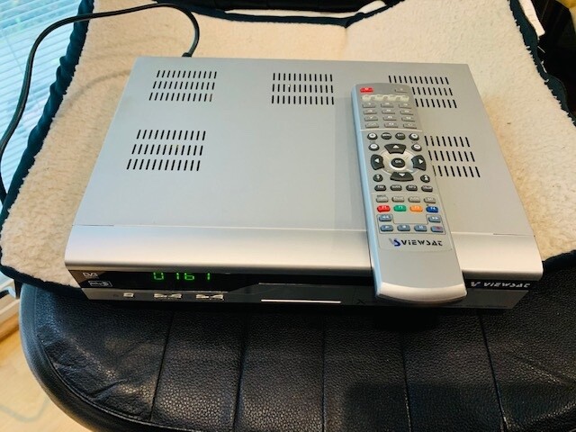 2 Viewsat VS2000 Platinum + Null Cable and Satellite Finder 