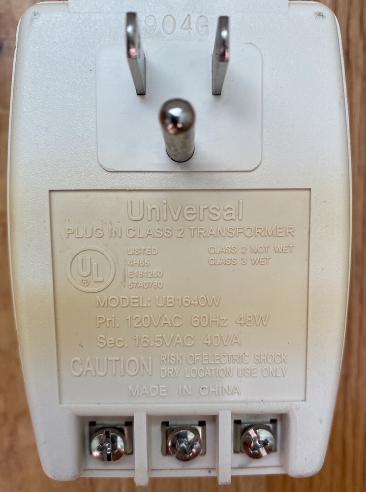 Universal UB1640W Plug-In Class 2 Wall Transformer T142251