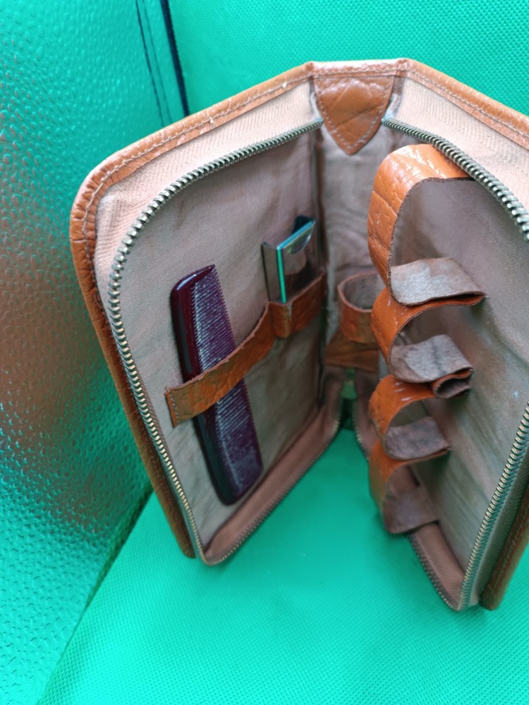WWII WW2 Original toiletry set.