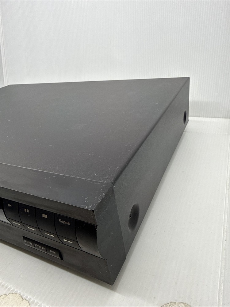 HARMAN KARDON HD7325 COMPACT DISC CD PLAYER - NO REMOTE - TESTED