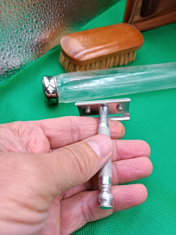 WWII WW2 Original toiletry set.