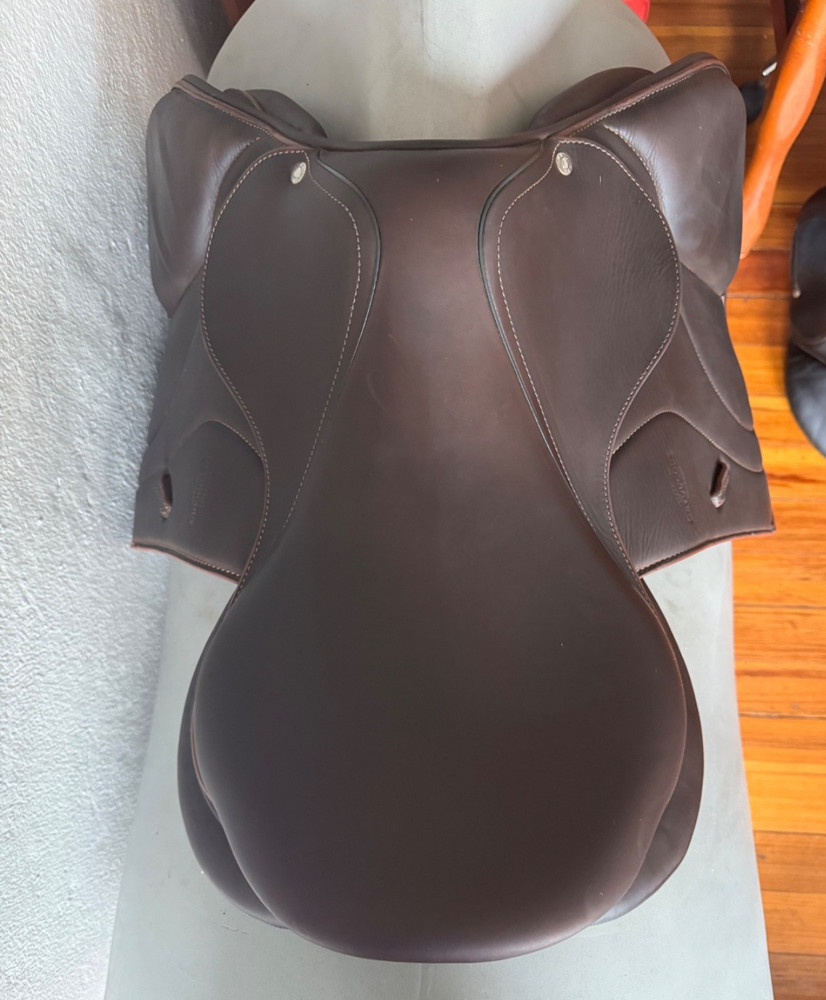 17" Devoucoux Biarritz O Saddle - 2AA - 2022 - Full Buffalo - Mint!