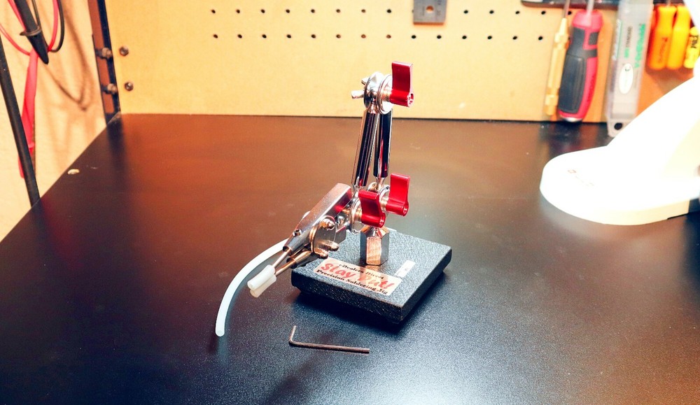 Stay Put! Helping Hands Jig Tool-Less Adjustable Arms Station