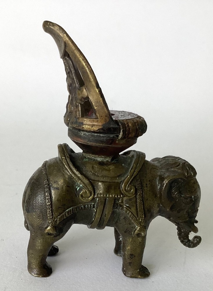 ANTIQUE BRONZE ELEPHANT WITH A HOWDAH !