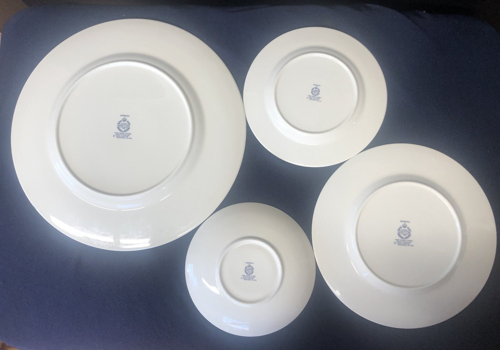 Minton AVONLEA 5 Piece Place Setting Bone China England Mint