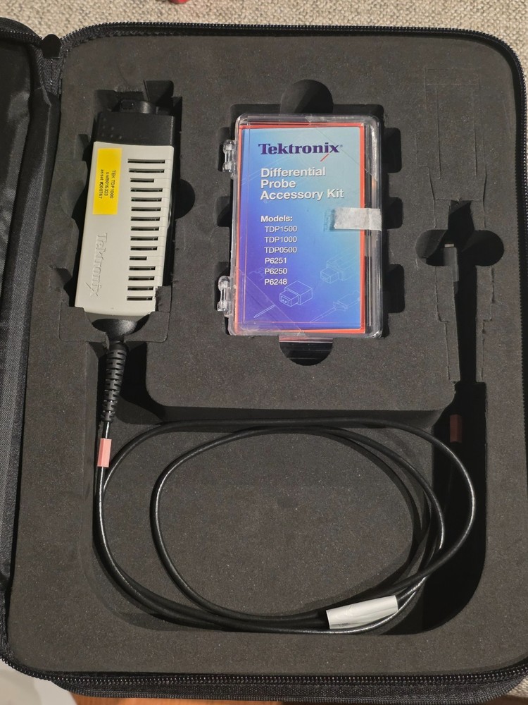 TEKTRONIX TDP1000 Differential Probe with accessories.