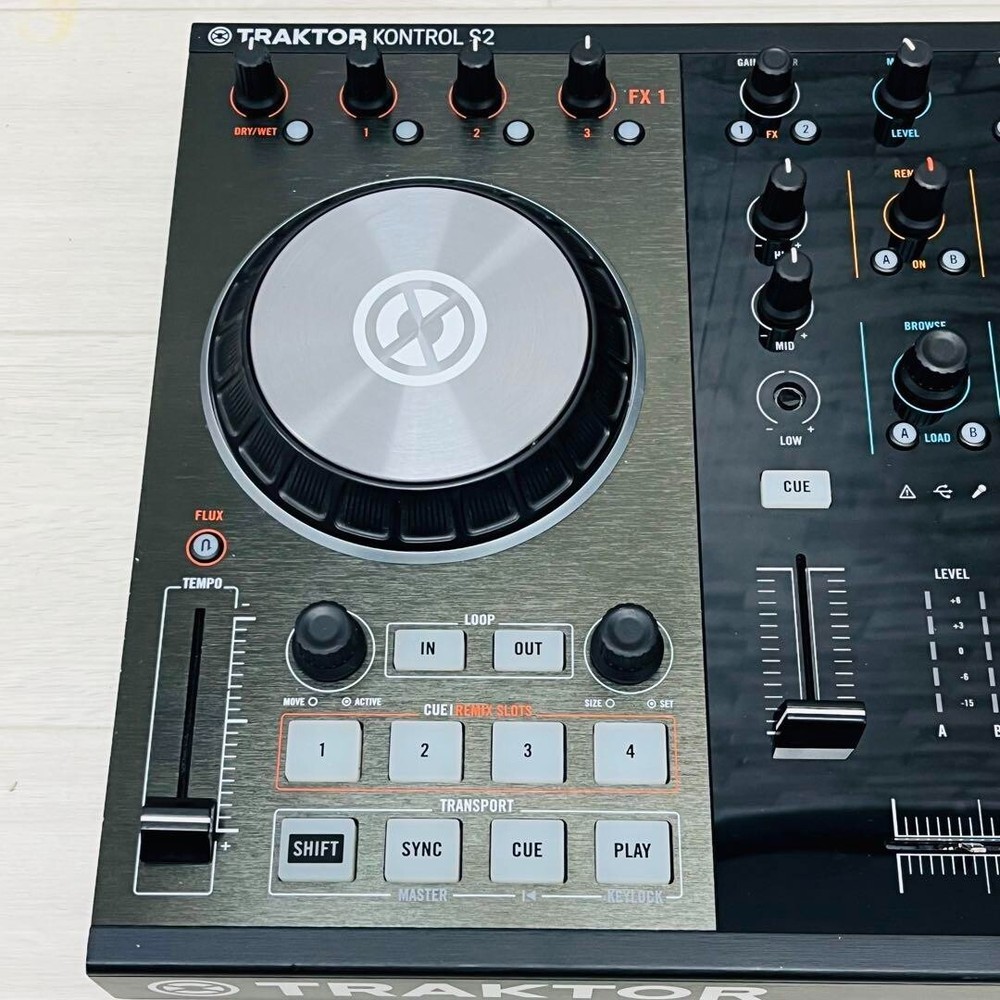 Native Instruments TRAKTOR KONTROL S2 MK2 DJ Controller