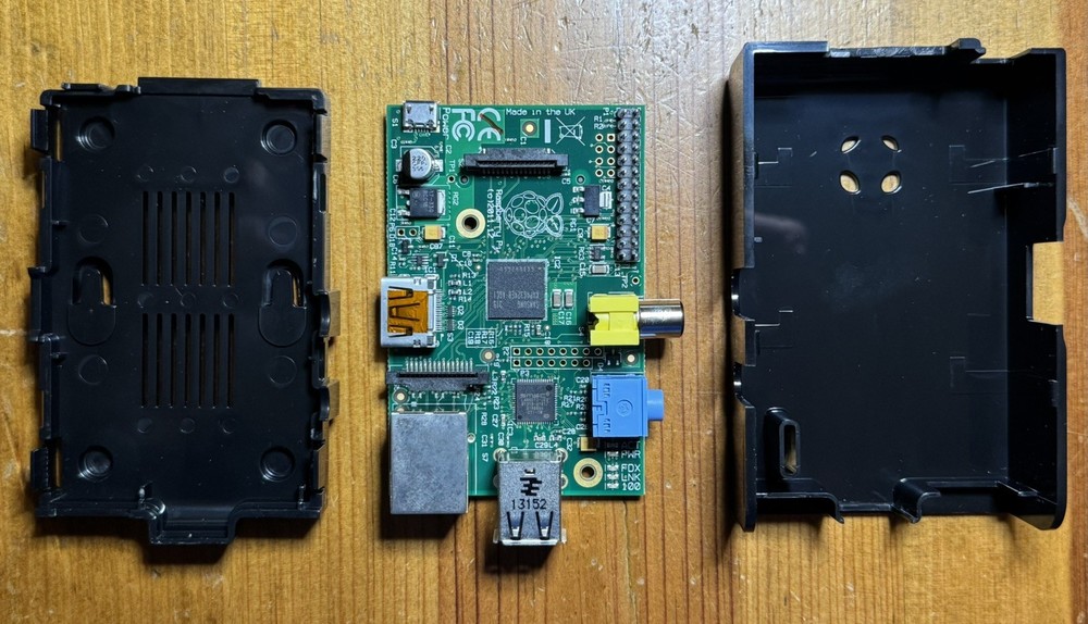 Original Raspberry Pi 1 Model B with Case and Micro USB power cable *TESTED*