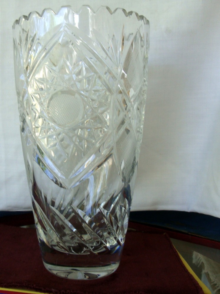 LEAD CRYSTAL DIAMOND SHAPE Beautiful VASE