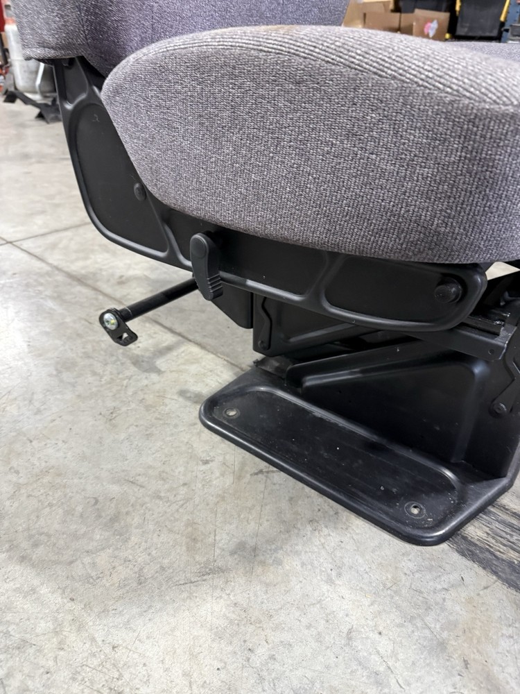 2020 INTERNATIONAL LT SEAT FRONT RH