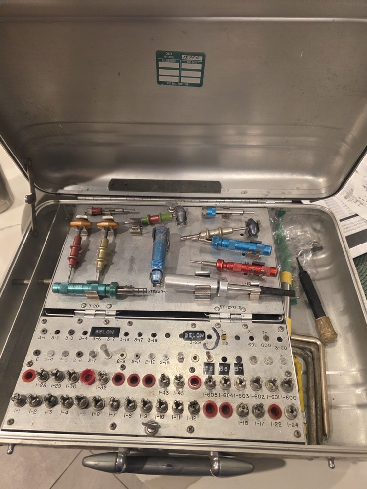 Boeing ST2220  Removal Tool Kit  Mfg: Astro Tooling Condition: Used