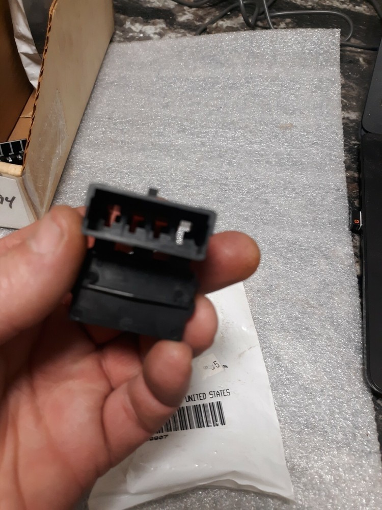 Harley 4 Position Male Plug Connector 72205-94