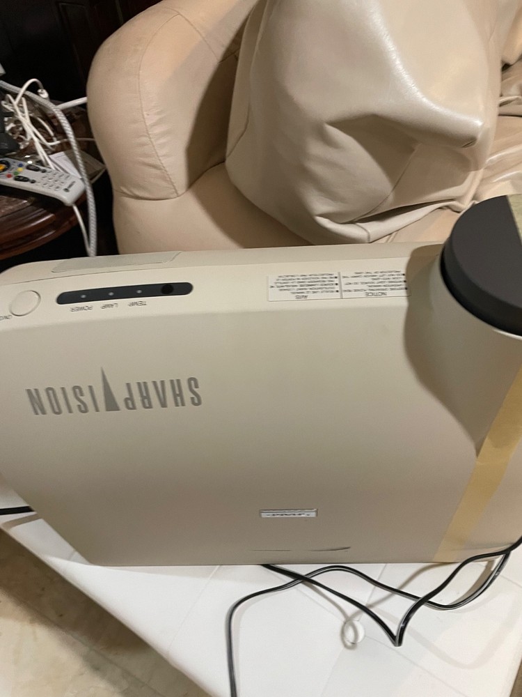 sharp vision projector X V 37UA