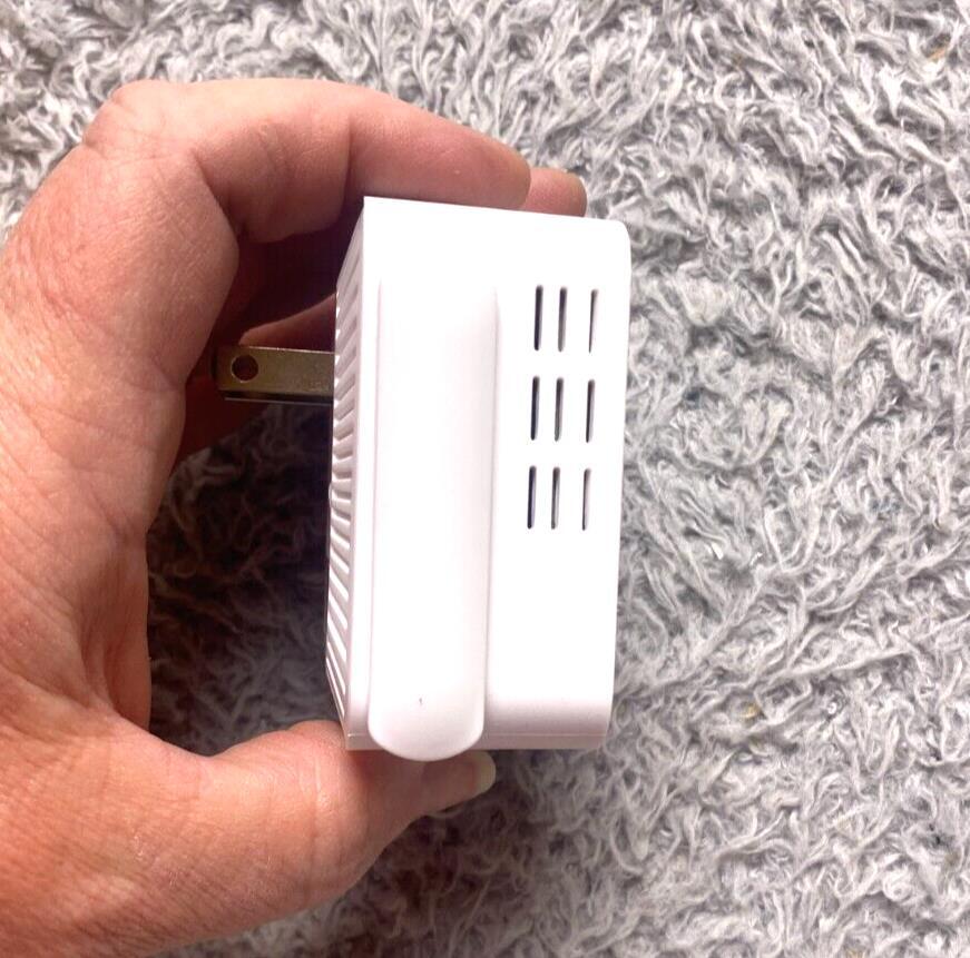 Wi-Fi Range Extender Wireless Signal Booster 300 Mbps NEW